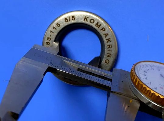 Segel minyak bertekanan tinggi dengan bahan STEEL+PTFE untuk mesin pompa gigi Model P-51